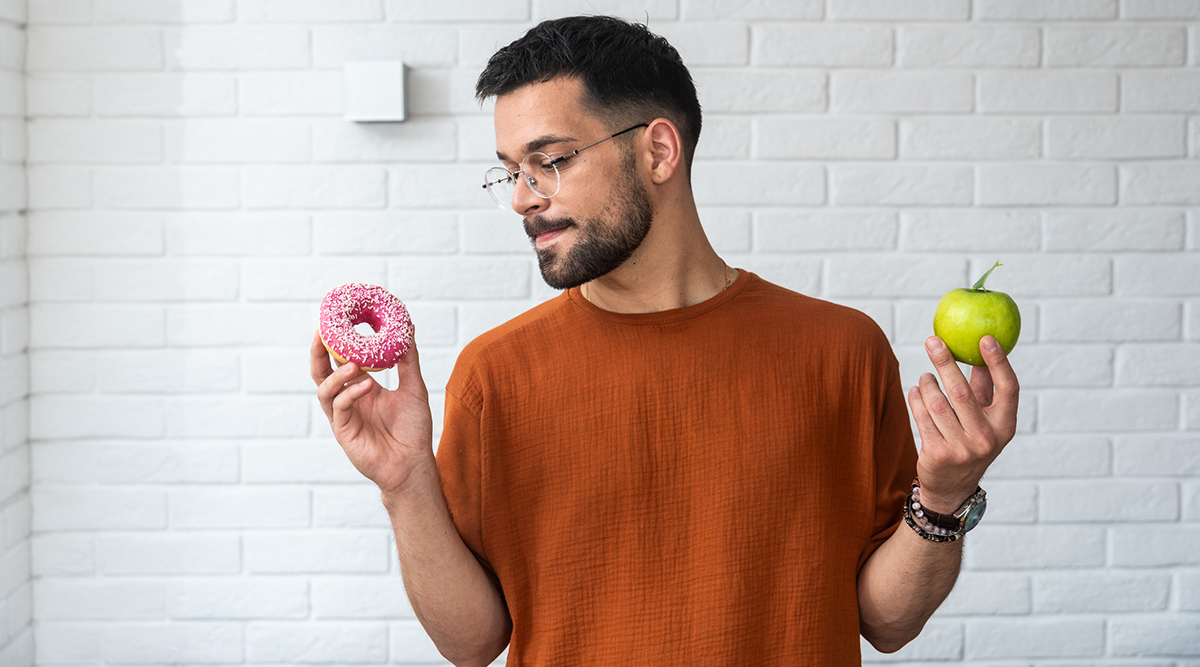 food choice between donut and apple; © Srdjanns74/iStock/Getty Images Plus 